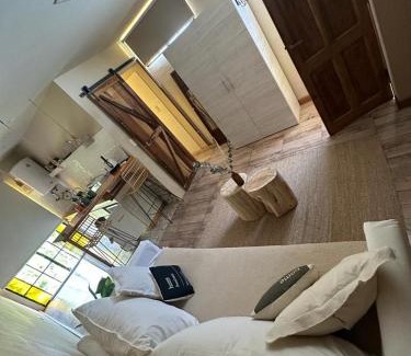 Villa Mercedes Apartment | Tanah Loft -