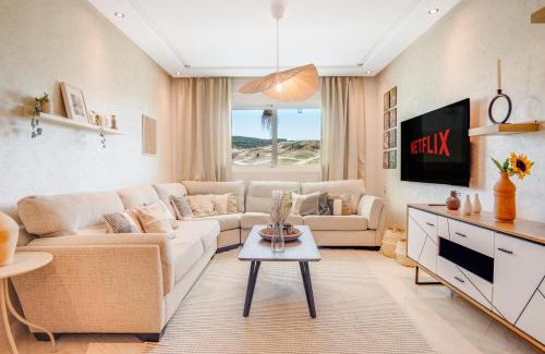 Malabata Apartment | Tanger Malabata - Chique & Stylish 2BR Apartment - Fast WiFi & Netflix