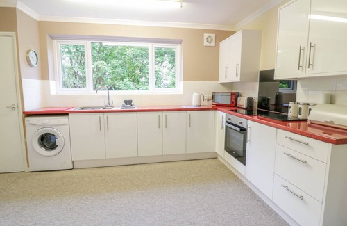 Rhos on Sea Apartment | TANGLEWOOD, family friendly, character holiday cottage in Rhos-On-Sea