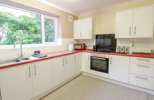 Rhos on Sea Apartment | TANGLEWOOD, family friendly, character holiday cottage in Rhos-On-Sea