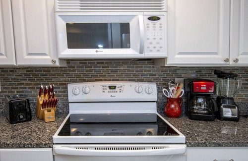Hilton Head Island Condo | Tanglewood! Immaculate 2 Bedroom-2 Bath Condo Minutes from the beach! 4 Bikes!