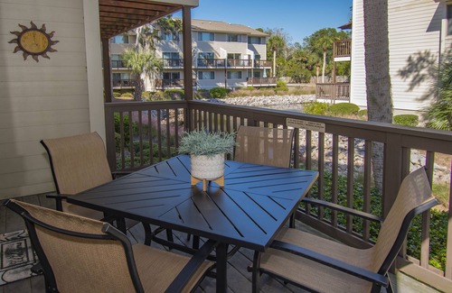 Hilton Head Island Condo | Tanglewood! Immaculate 2 Bedroom-2 Bath Condo Minutes from the beach! 4 Bikes!