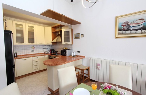 Rovinj Apartment | TANJA Three-Bedroom Apartment with Balcony