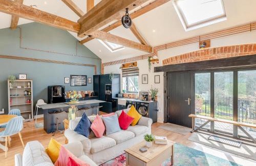 Kingswood House | Tank Barn