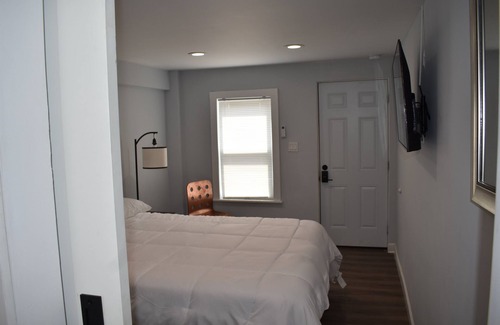 Tannersville Hotel | Tannersville Village on SawMill Creek Room #4- 1 Queen