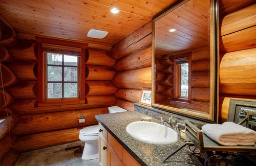 Blackcomb Ski Chalet | ❄︎Tantalus Chalet❄︎ 5 BR Chalet with Hot Tub Ski-In Blackcomb Mtn