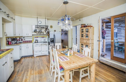 San Cristobal Cabin | Taos Goji Farm & Eco-Lodge Retreat
