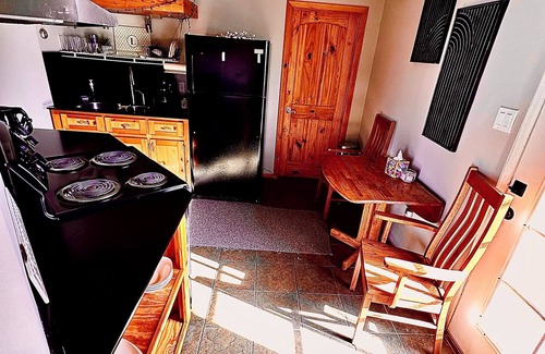 El Prado House | Taos Loft Nest with Monthly & Weekly Discounts!
