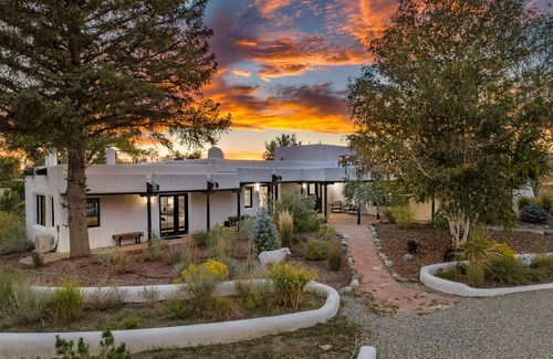 Taos House | Taos Luxury Hacienda - Close to Taos Ski Valley- Book Now for Summer Season!