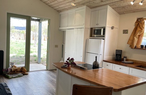 Taos House | Taos Plaza casita with private fenced yard