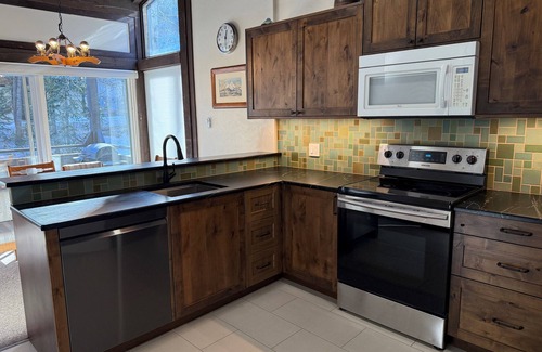 Taos Ski Valley Condo | Taos Ski Valley/3 Bdrm/Sleeps 8/Directly Next Door To The Children's Ski School