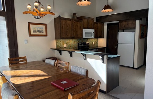 Taos Ski Valley Condo | Taos Ski Valley/3 Bdrm/Sleeps 8/Directly Next Door To The Children's Ski School