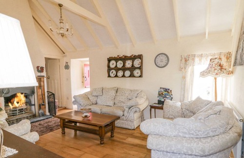 Lettermacaward Cottage | TAR AR AIS, pet friendly in Lettermacaward, County Donegal