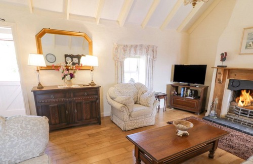 Lettermacaward Cottage | TAR AR AIS, pet friendly in Lettermacaward, County Donegal