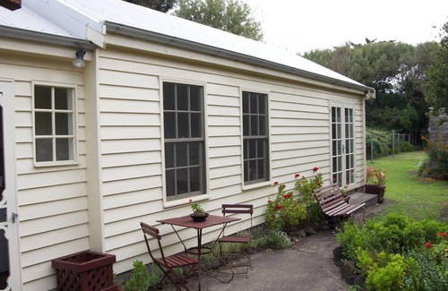 Port Fairy Cottage | Tara Cottage1850s Bluestone Whalers Cottage