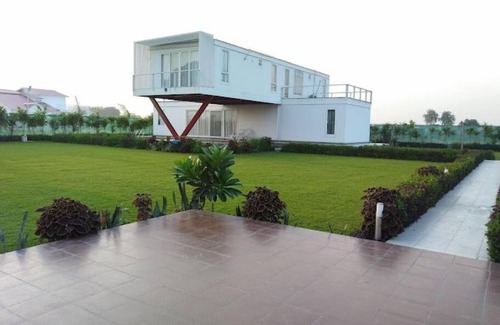 Faridabad Villa | Tara's Riverside Farm
