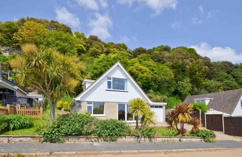 Ventnor House | Tara, Spacious Family Home, Wonderful Sea Views