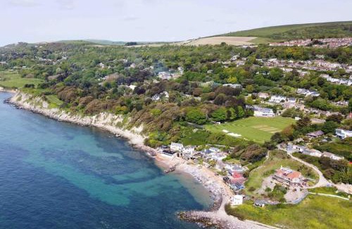 Ventnor House | Tara, Spacious Family Home, Wonderful Sea Views