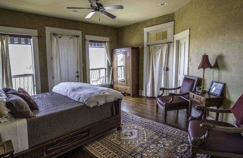 Athens Hotel | Tara Vineyard and Winery