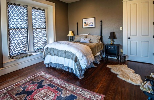 Athens Hotel | Tara Vineyard and Winery
