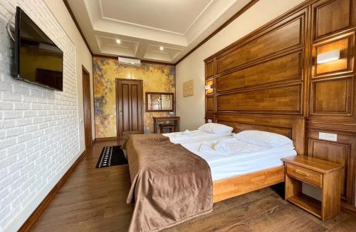 Kamenets-Podol'skiy Hotel | Taras Bulba