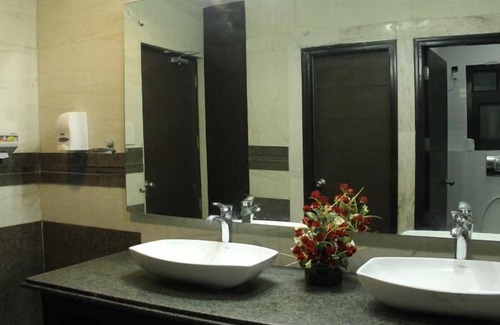 Shivajinagar Hotel | Tarawade Clarks Inn