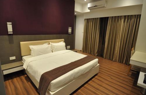 Shivajinagar Hotel | Tarawade Clarks Inn Pune