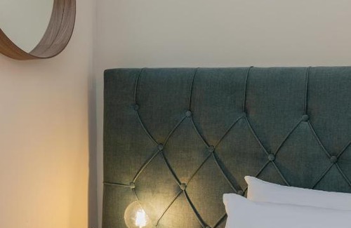 Safed Old City Apartment | Tarpat Experience