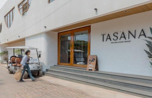 Koh Lan Resort | Tasana bar and luxury resort