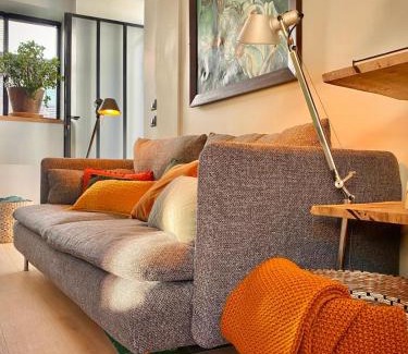 Montigny-sur-Loing Apartment | Tashi Kampa, The House of Happiness in Tibetan