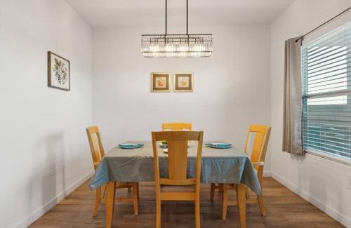 Tucson House | Taste of Tucson Getaway with 3 King beds and views of Silverbell golf course and mountains