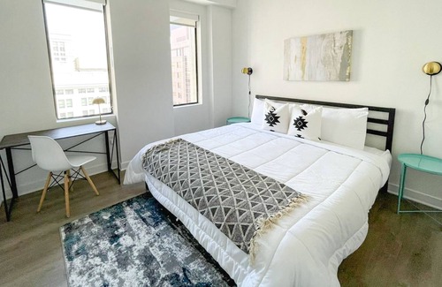 Financial District Apartment | ★Tasteful 1BD/1BA + Gym & View - Downtown KC★