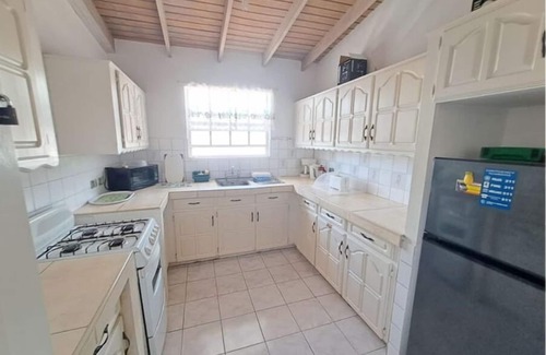 Clapham Apartment | Tasteful Apartment in Rockley!