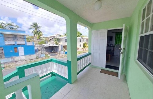 Clapham Apartment | Tasteful Apartment in Rockley!