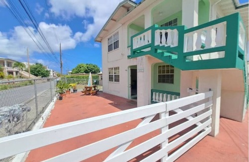 Clapham Apartment | Tasteful Apartment in Rockley!