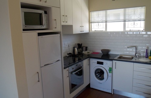 Cape Town City Centre Apartment | Tasteful apartment with city and Lions Head 2 balconies