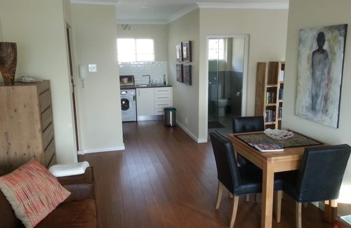 Cape Town City Centre Apartment | Tasteful apartment with city and Lions Head 2 balconies