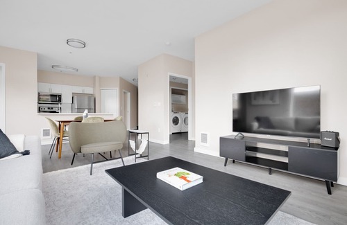 West Bellevue Apartment | Tasteful Bellevue 2BR w/Indoor Pool & Gym, easy commute, by Blueground