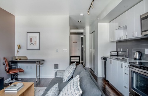 Wilburton Apartment | Tasteful Bellevue Studio w/Gym & W/D, nr Shopping, by Blueground