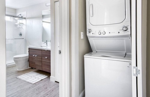 Campbell Apartment | Tasteful Campbell 1BR w/ W/D, Pool, Gym, walk to WF + TJ, by Blueground
