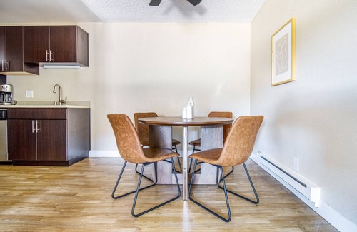 Foster City Apartment | Tasteful Foster City 2BR w/Gym, Pool, W/D, near highways, by Blueground