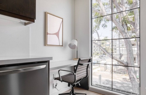 West Los Angeles Apartment | Tasteful Westwood 3BR w/ W/D, nr Westwood Village, by Blueground