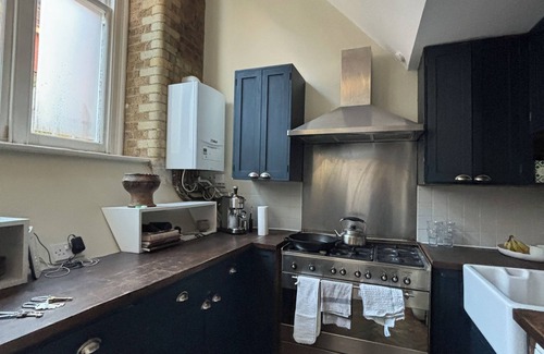 Hackney Central Apartment | Tastefully Curated Mezzanine Studio Flat, Hackney