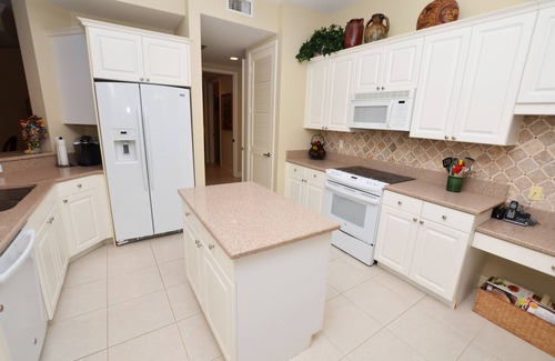 Pelican Bay House | Tastefully furnished ground floor unit in Pelican Bay community