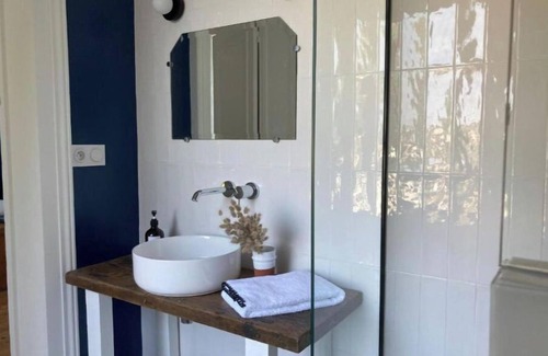 Centre Ville Bed & Breakfast | ! Tastefully renovated guest house in NIORT. 5 minutes from the Marais Poitevin