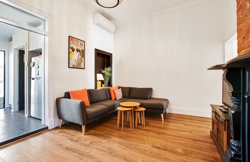Bowden Cottage | Tastefully renovated, pet friendly, city fringe GEM!