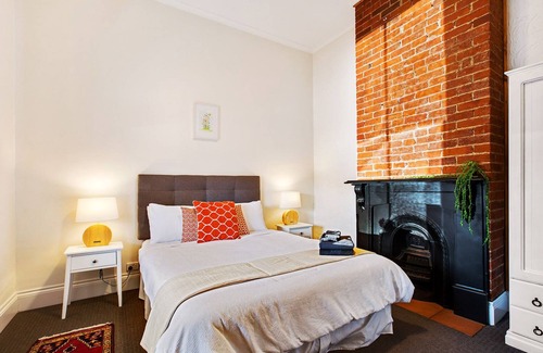 Bowden Cottage | Tastefully renovated, pet friendly, city fringe GEM!