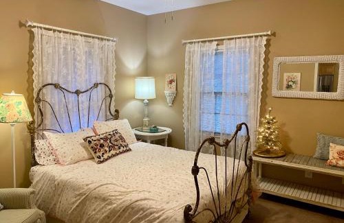 Dahlonega House | Tate Creek Cottage in Wine Country- Fenced-In Yard