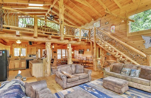 Clyde Cabin | Tatonka Lodge, 2 master suites on a buffalo ranch!
