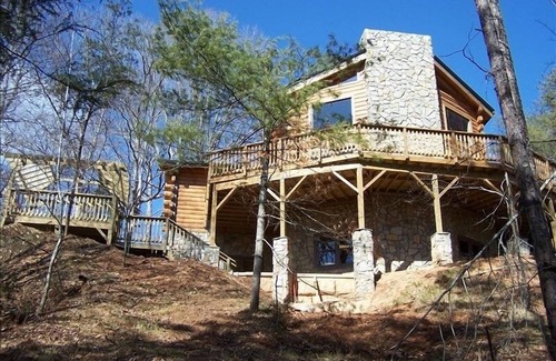 Clyde Cabin | Tatonka Lodge, 2 master suites on a buffalo ranch!